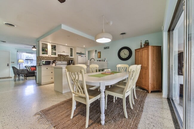 Building Photo - Vacation Rental Amazing Pet Friendly 3 Bed House with a Heated Pool