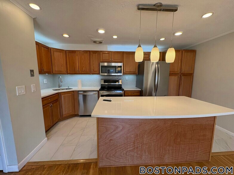 Building Photo - 50 Green St