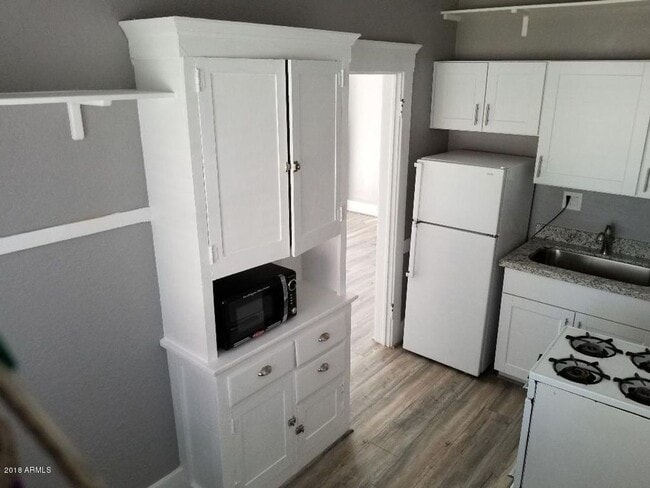 Building Photo - 1117 N 5th St