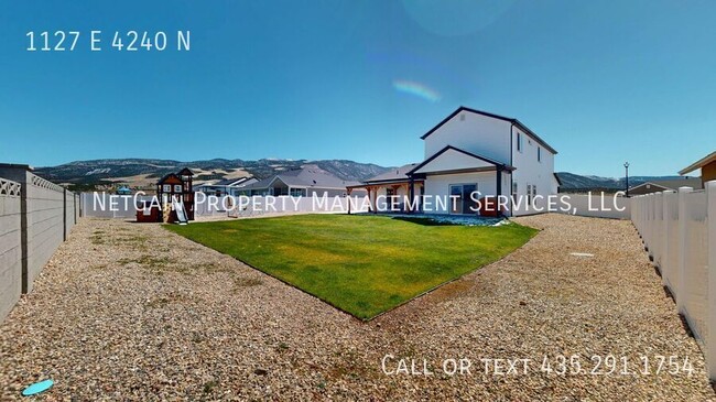 Building Photo - 1127 4240 N