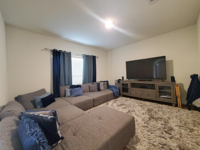 Building Photo - 329 Merlin Ct