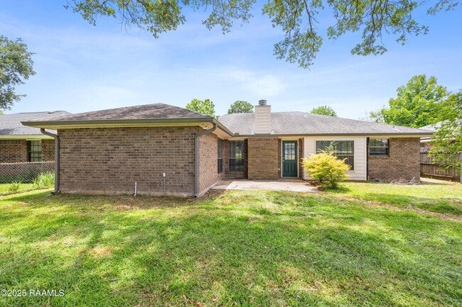 Building Photo - 116 Longfellow Dr