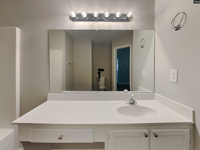 Building Photo - 38 Coachmen Ct