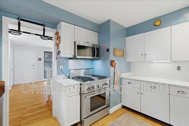 Building Photo - 912 N Lexington St