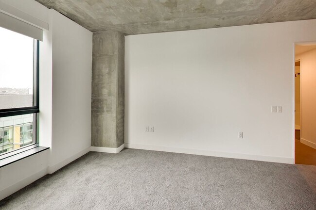 Building Photo - Urban Luxury at SoMa Serif Condos 2BR/2BA | In-Unit Laundry & 24-Hour Security