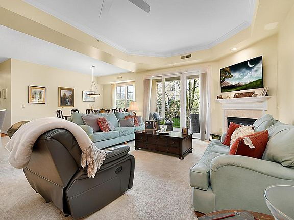 Building Photo - "Spacious 2-Bedroom Condo with Elegant Har...