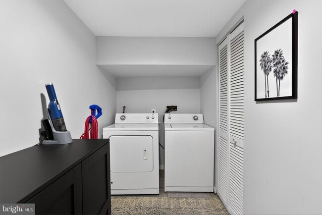 Building Photo - 1616 Webster St