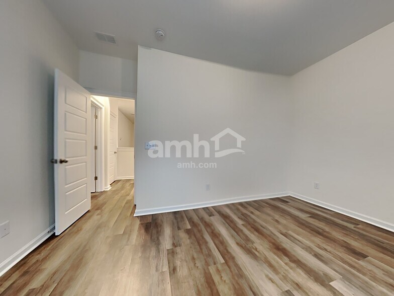 Building Photo - 133 Trumpet Vine Dr