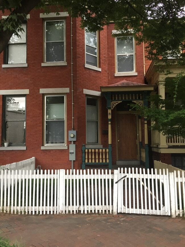Building Photo - Amazing 3 bdrm/1.5 bath House Conveniently Located in The Heart of VCU and Downtown!
