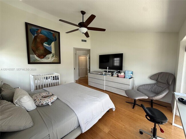 Building Photo - 1070 Capistrano