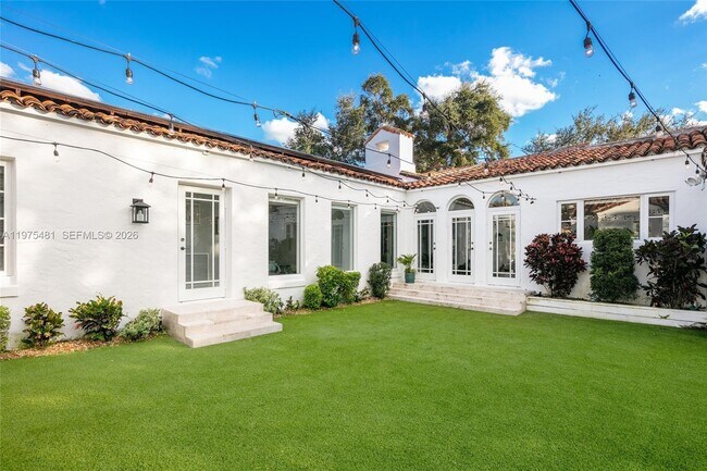 Building Photo - 113 NE 101st St