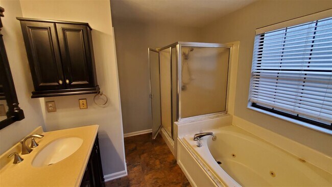Building Photo - 4914 Ballygar Dr