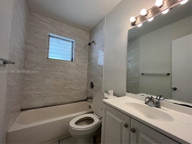 Building Photo - 240 NW 48th Ct