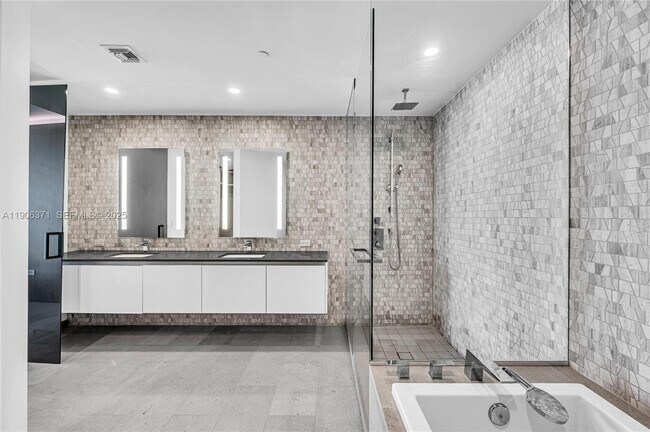 Building Photo - 88 SW 7th St