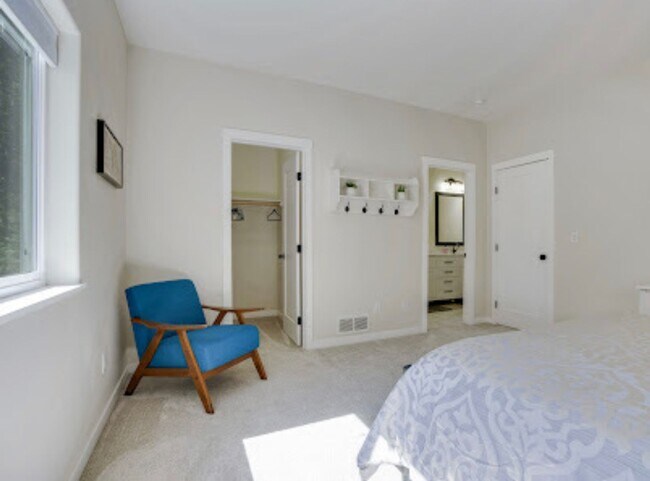 Building Photo - Furnished Westchester Lagoon Home