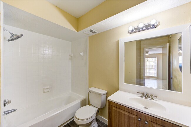 Building Photo - 6606 De Moss Dr