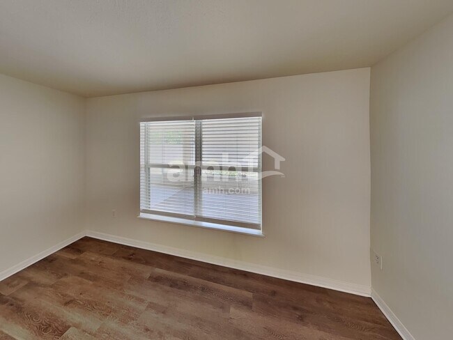 Building Photo - 544 Westcliffe Dr