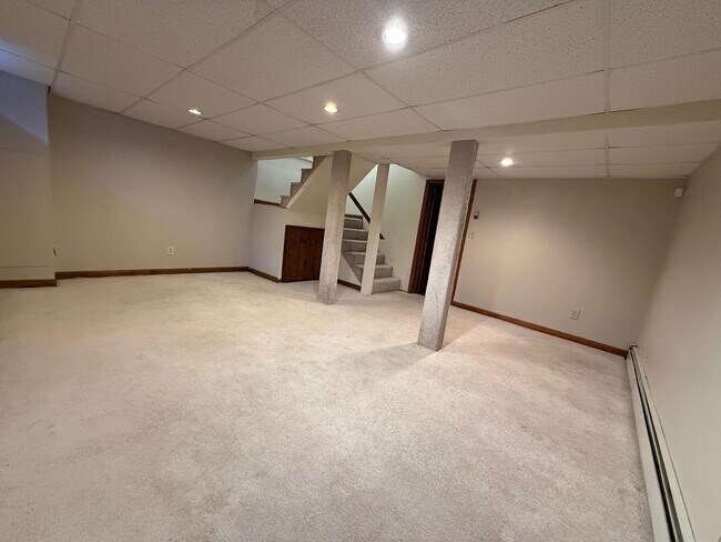 Building Photo - 9 Savage Ct