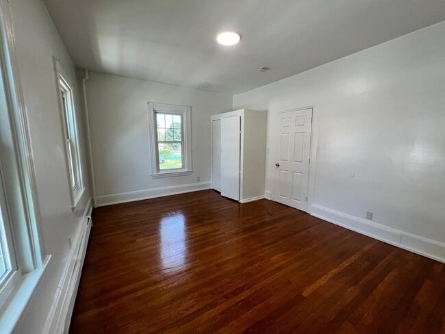 Building Photo - 58 Standish St