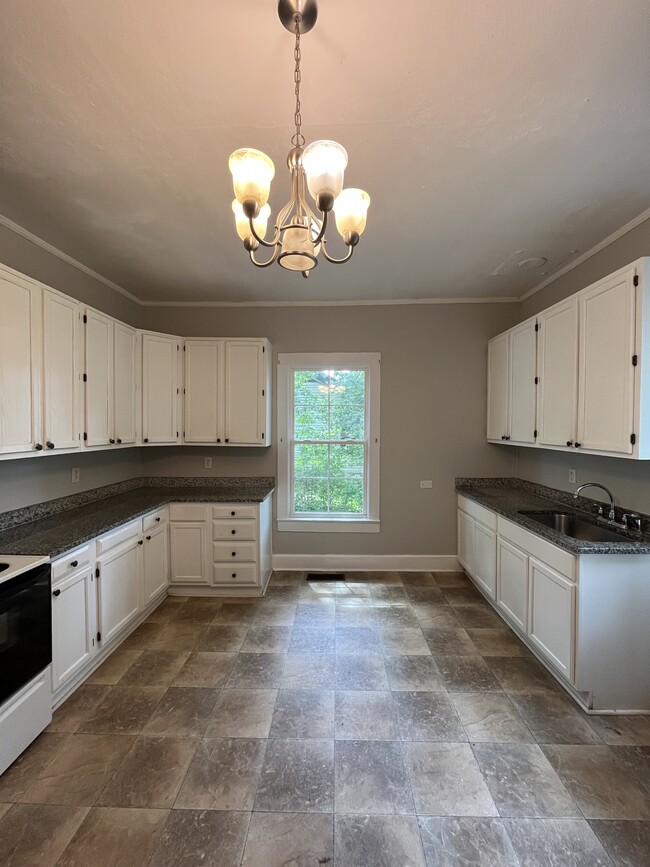 Building Photo - 173 Poplar St