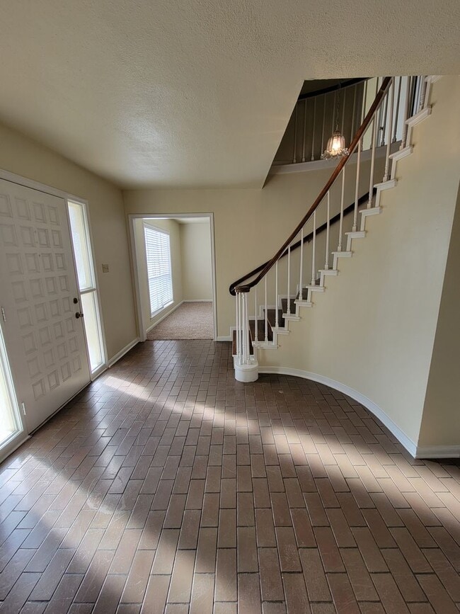 Building Photo - Bryan - 4 Bedroom - 2 bath - 2 story House with attached garage