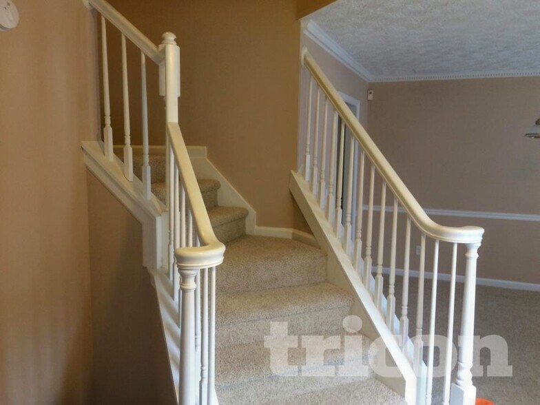 Building Photo - 8437 Glenwoods Dr