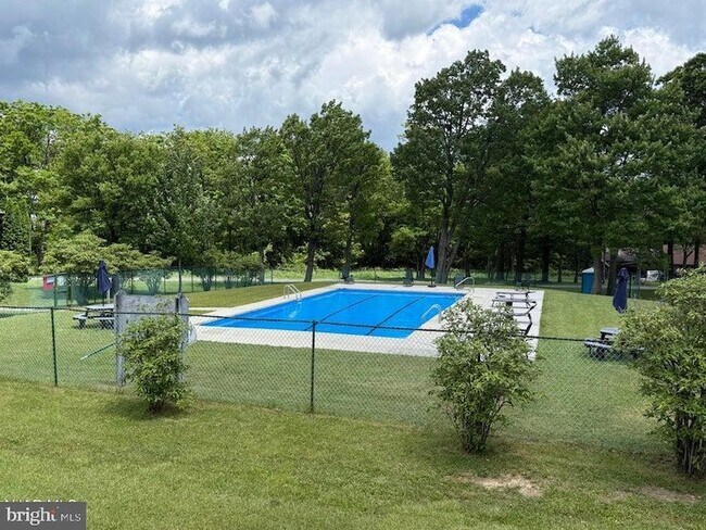 Building Photo - 143 Deer Run Ln