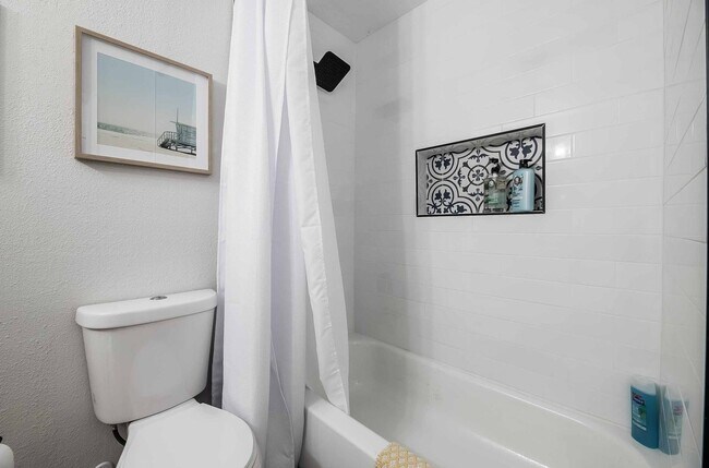 Building Photo - AMERICANA Property Mgmt - Fully furnished ...