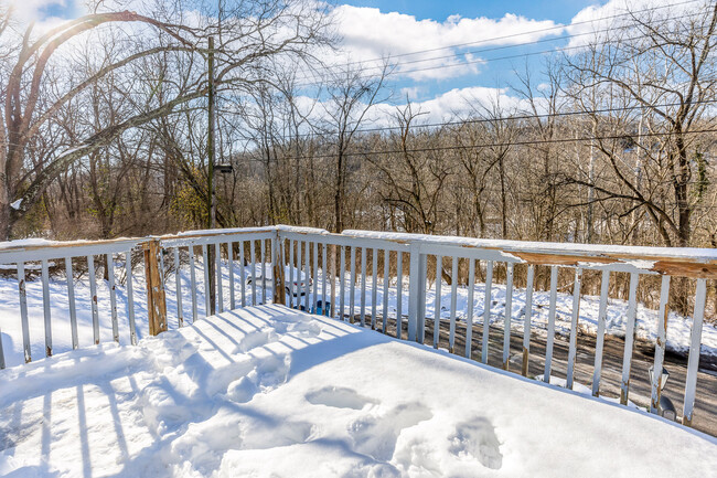 Front Porch - 4838 Kollman Ave