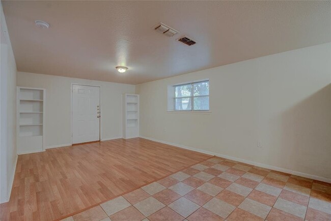 Building Photo - 1308 Pine St