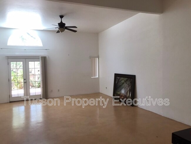 Building Photo - 2839 E Weymouth Cir