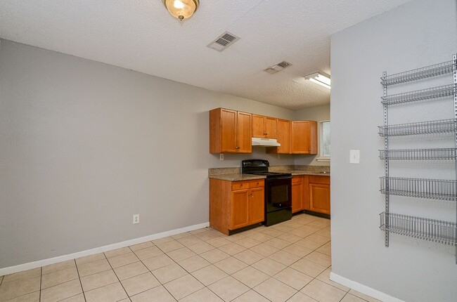 Building Photo - Property available in Old River Manor