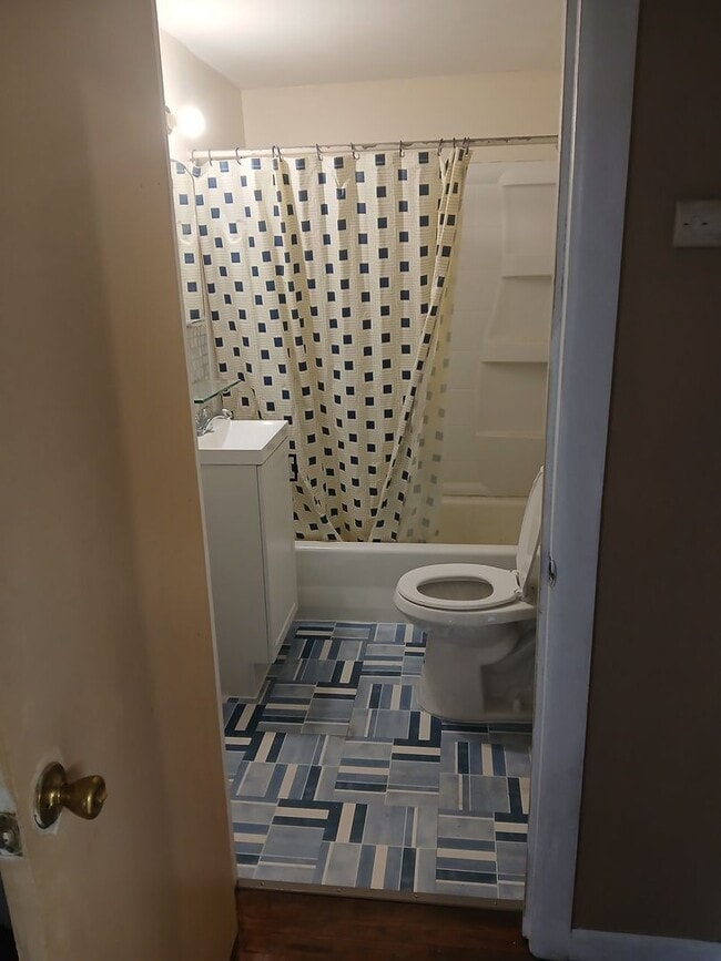 Building Photo - Cute 2 Bedroom 1 Bath Home