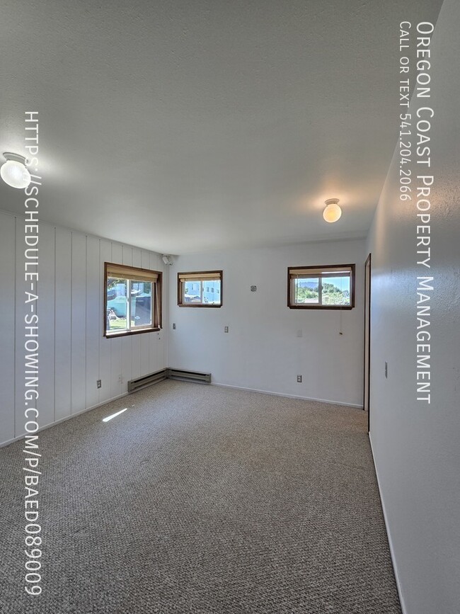 Building Photo - 3bed/2bath - New Deck & Interior Paint