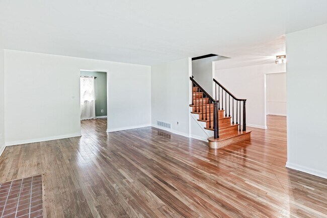 Building Photo - 2412 Manet Rd