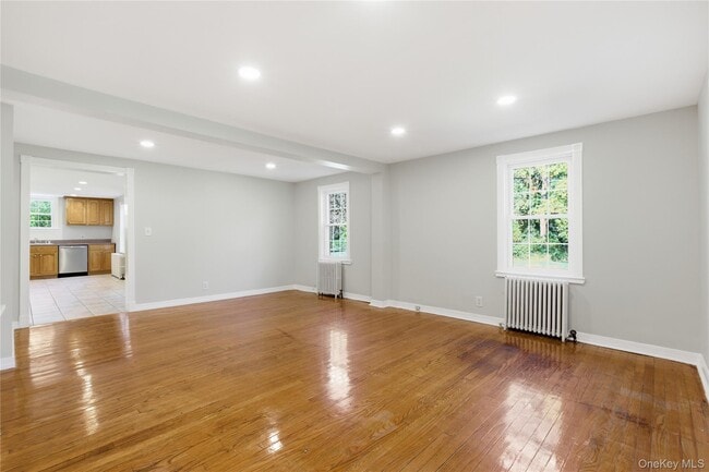 Building Photo - 39 Cox Ave