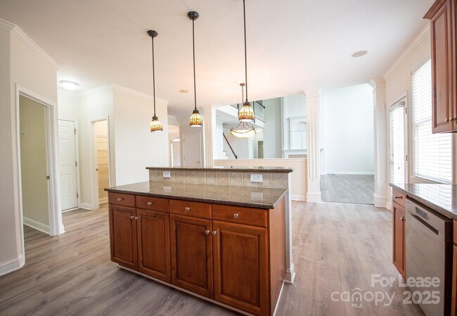 Building Photo - 247 Montibello Dr