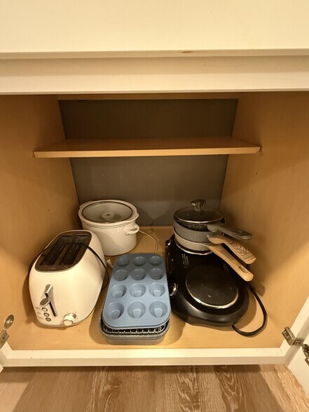 Building Photo - 4004 NW Columbia St