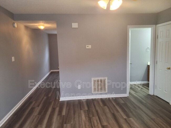Building Photo - 1115 Crowne Pointe Dr