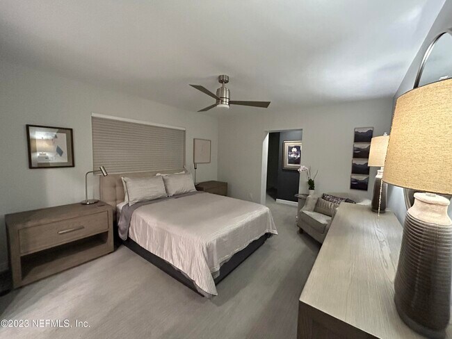 Building Photo - 937 Espinado Ave