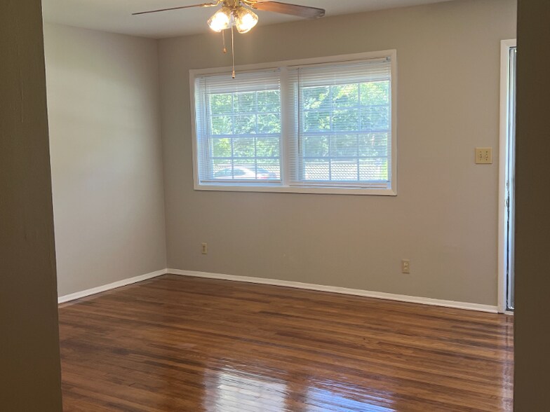 Building Photo - 1490 Cedar Creek Ln