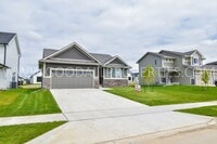 Building Photo - 3 Bedroom 2 Bath Home in Clive / Waukee School District