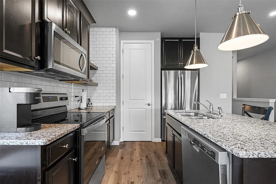 Building Photo - 303 Tillary Ln