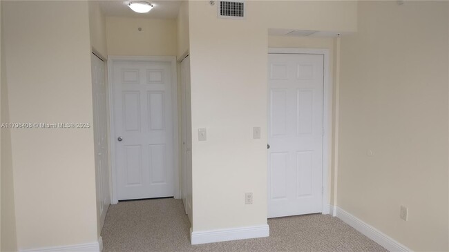 Building Photo - 2301 W Preserve Way