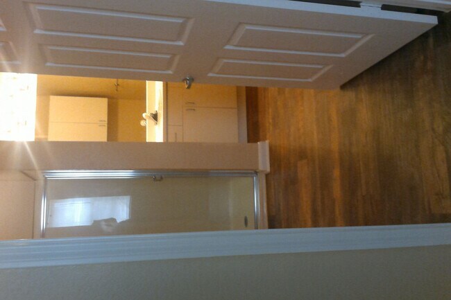 Building Photo - 1 Bedroom Condo in Downtown Free Water, Sewer, Trash and Pest Control!