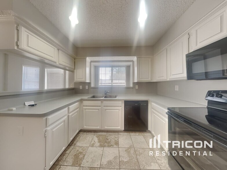 Building Photo - 2817 Laurel Hill Dr