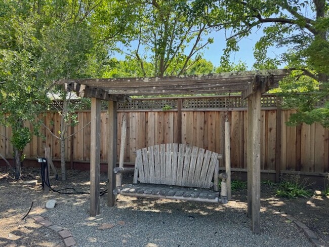 Building Photo - Beautiful updated single level Lafayette h...