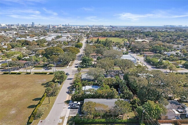 Building Photo - 920 SW 28th St