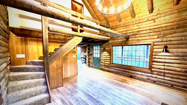 Building Photo - 615 Falls Dr