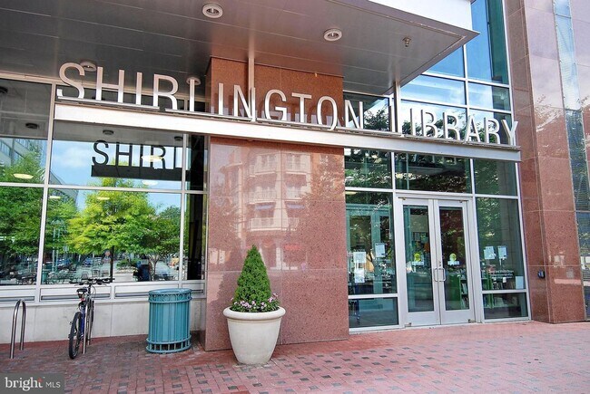 Building Photo - 4063 S Four Mile Run Dr